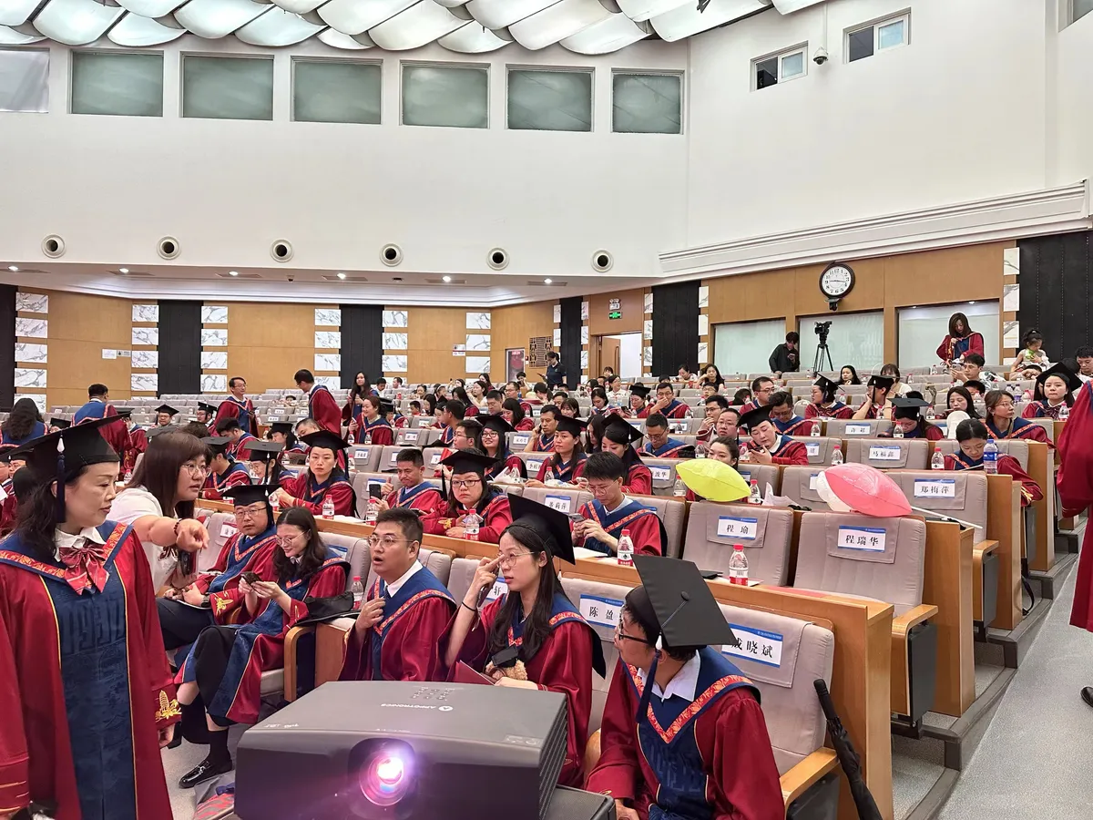 学员毕业典礼现场合影